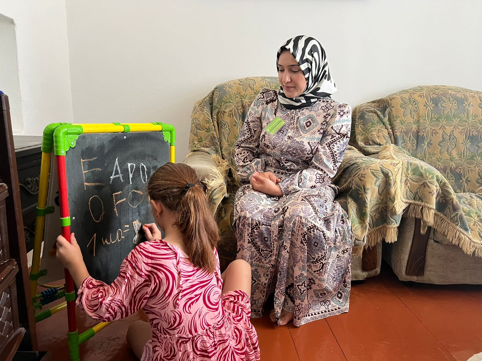 Специалист Муртазалиева Раисат посетила подопечного Алиева Юсупа, чтобы помочь ему в формировании позитивных интересов и организации досуга.